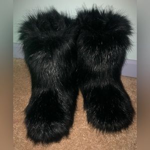 Black Fuzzy Fur Boots